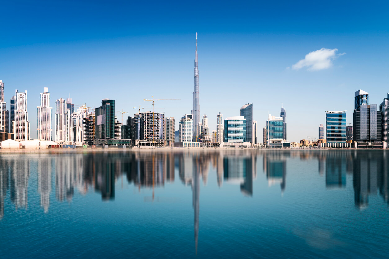 ¿Qué aguas bañan a Dubái